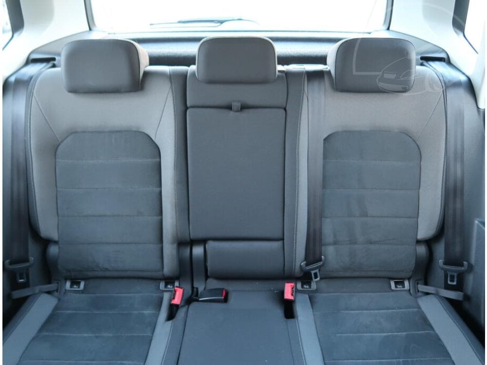 2018 Volkswagen Golf - 19