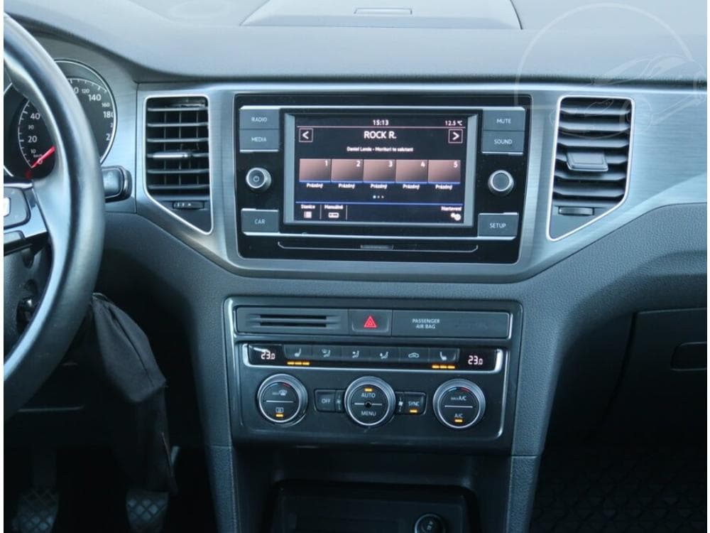 2018 Volkswagen Golf - 23