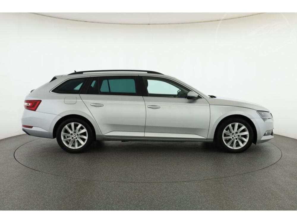 2018 Škoda SUPERB - 16