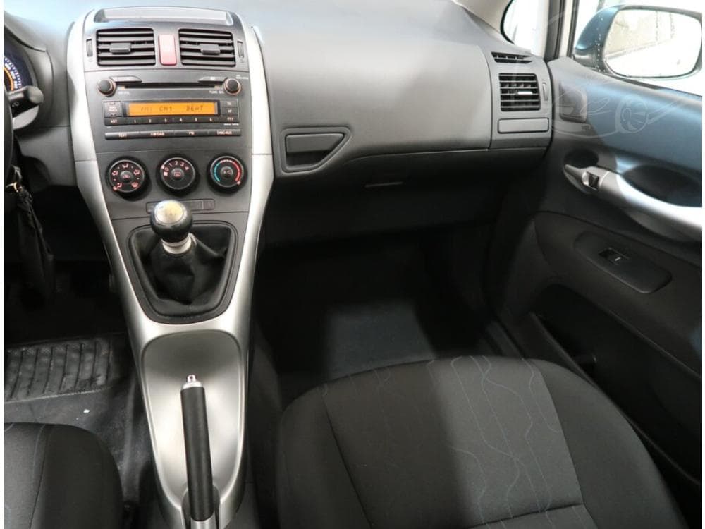 2012 Toyota AURIS - 8