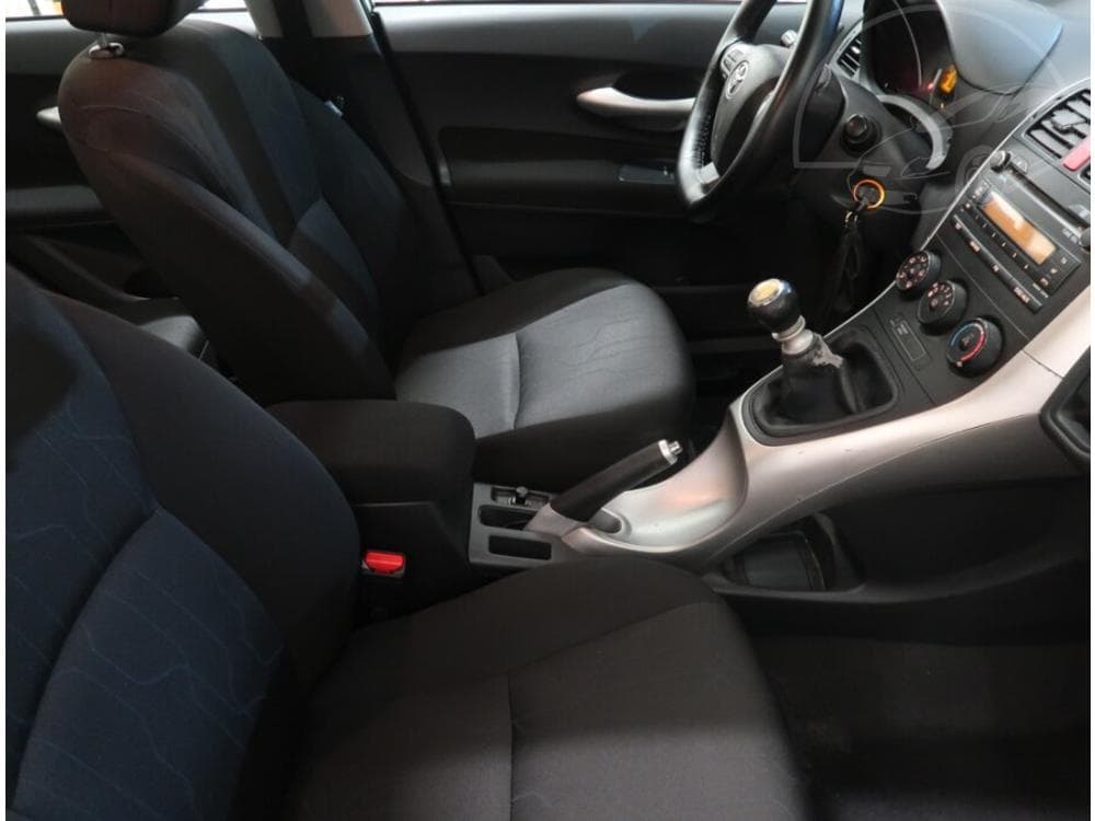 2012 Toyota AURIS - 9