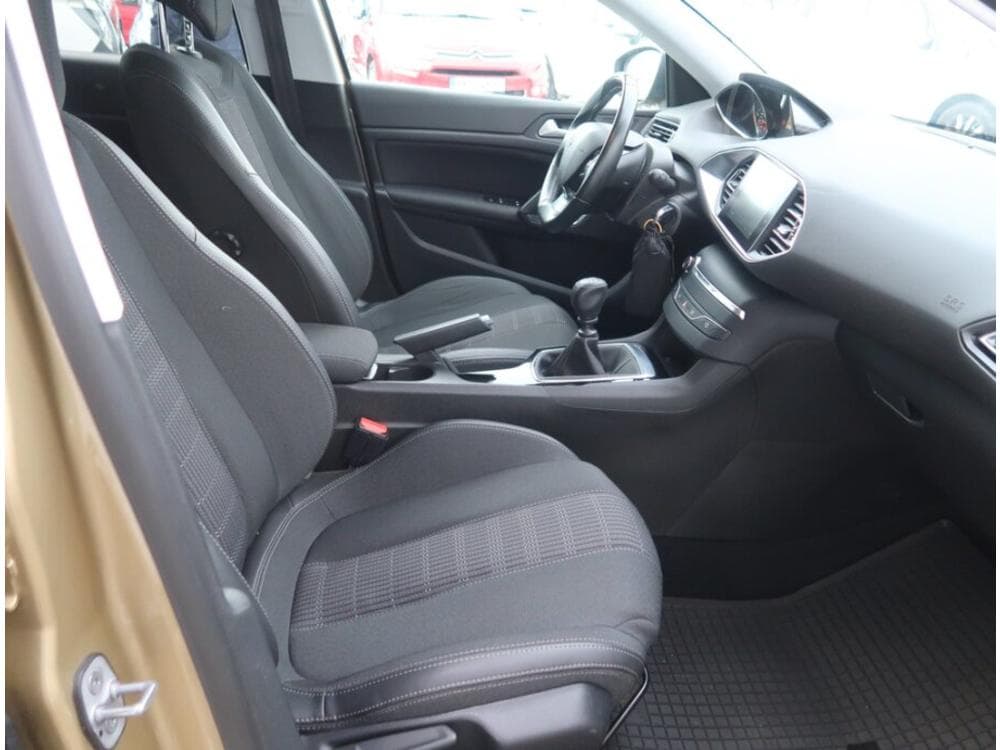 2018 Peugeot 308 - 9