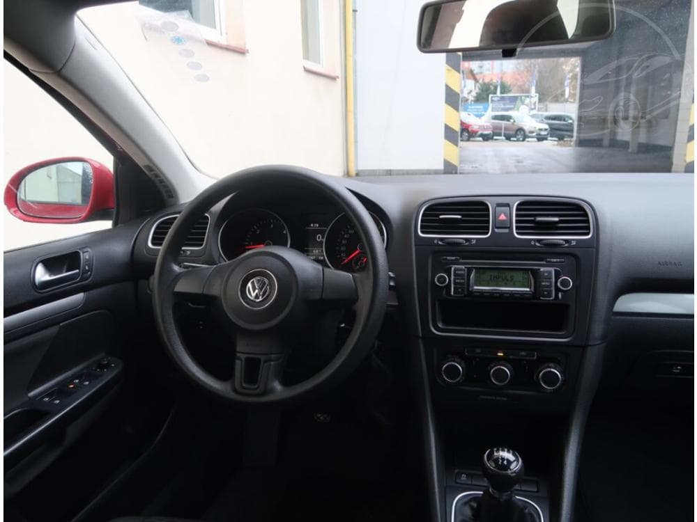 2011 Volkswagen Golf - 7