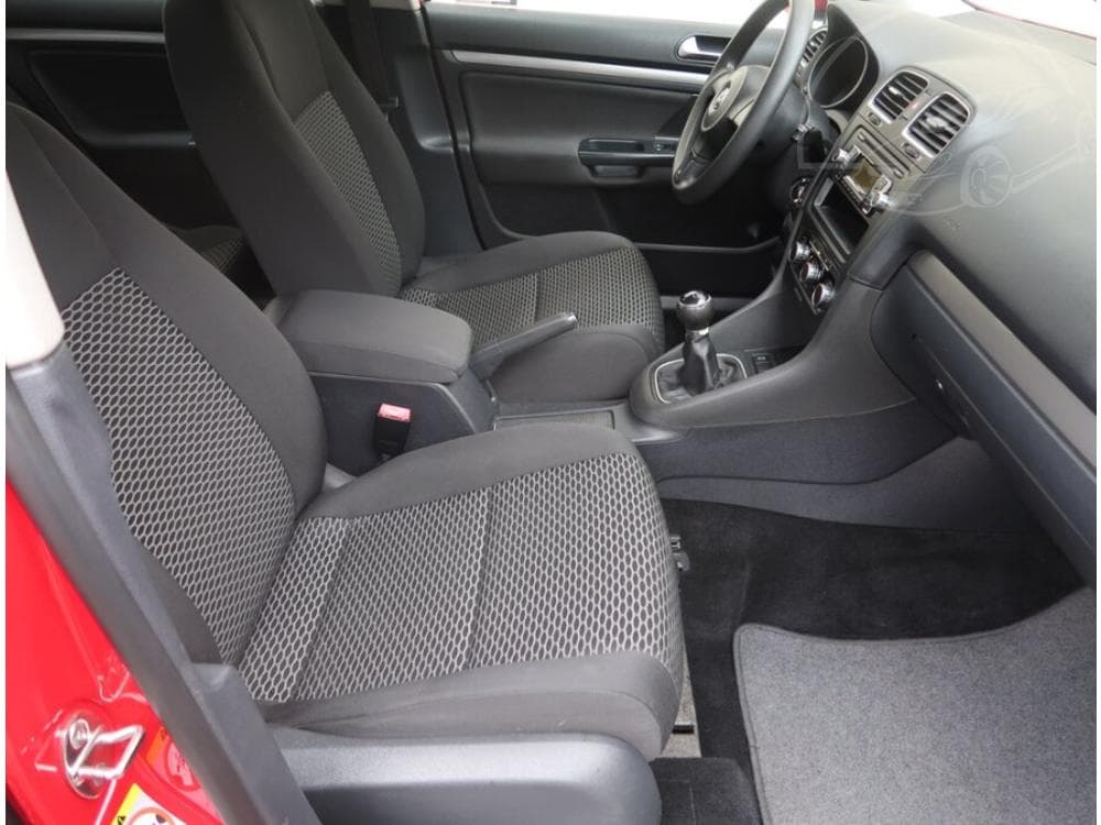 2011 Volkswagen Golf - 9