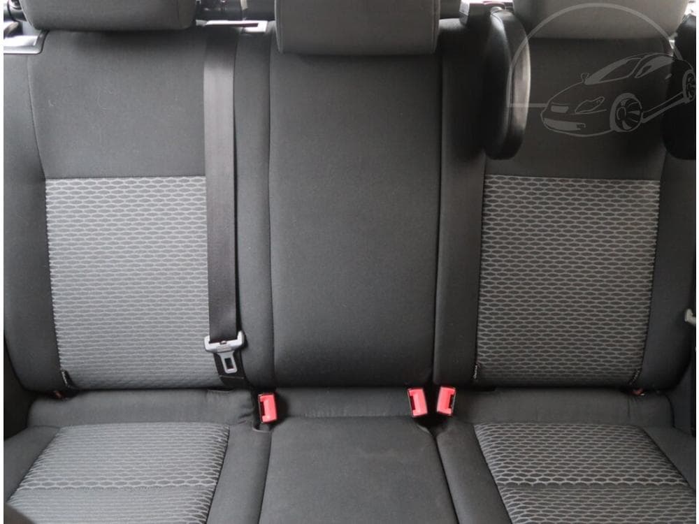 2011 Volkswagen Golf - 10