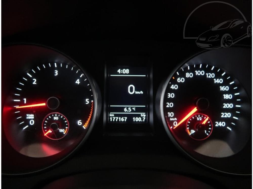 2011 Volkswagen Golf - 11