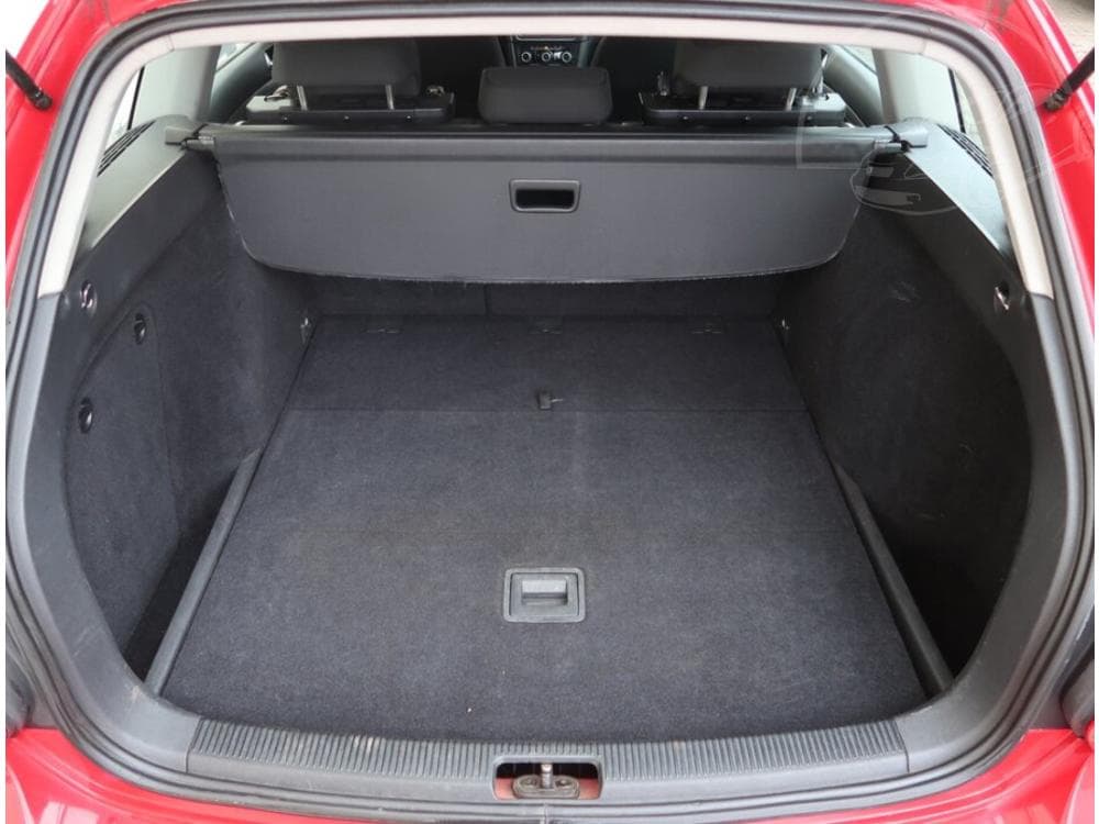 2011 Volkswagen Golf - 14