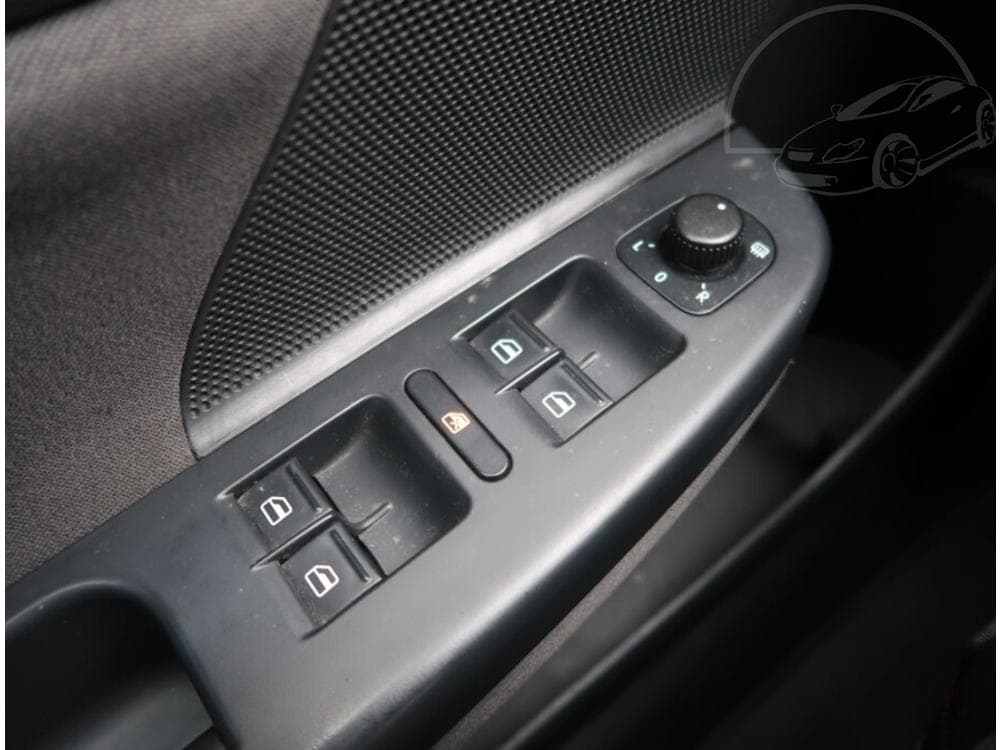 2011 Volkswagen Golf - 15