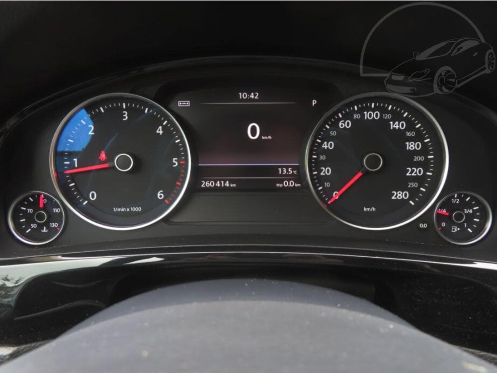 2016 Volkswagen Touareg - 11