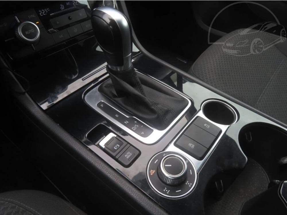 2016 Volkswagen Touareg - 15