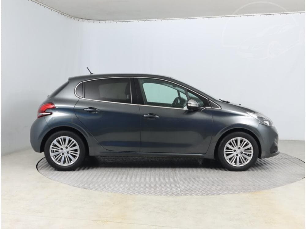 2017 Peugeot 208 - 6