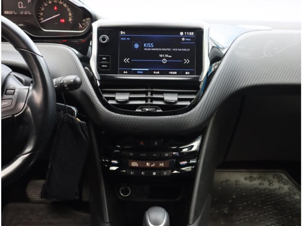 2017 Peugeot 208 - 10