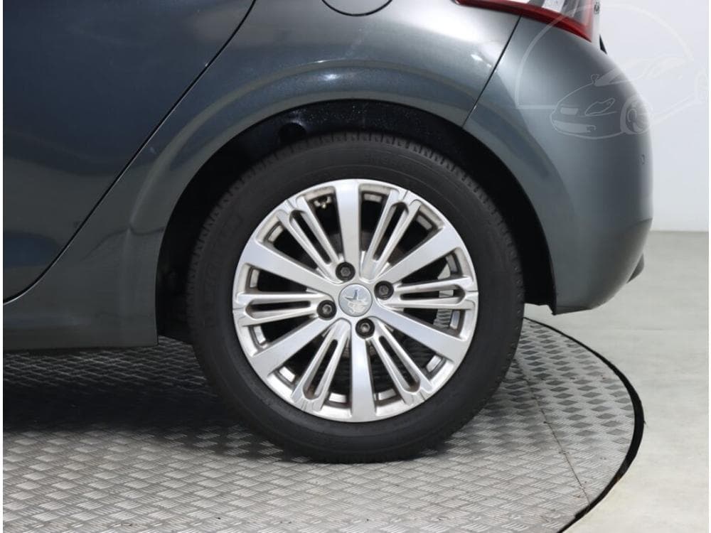 2017 Peugeot 208 - 13