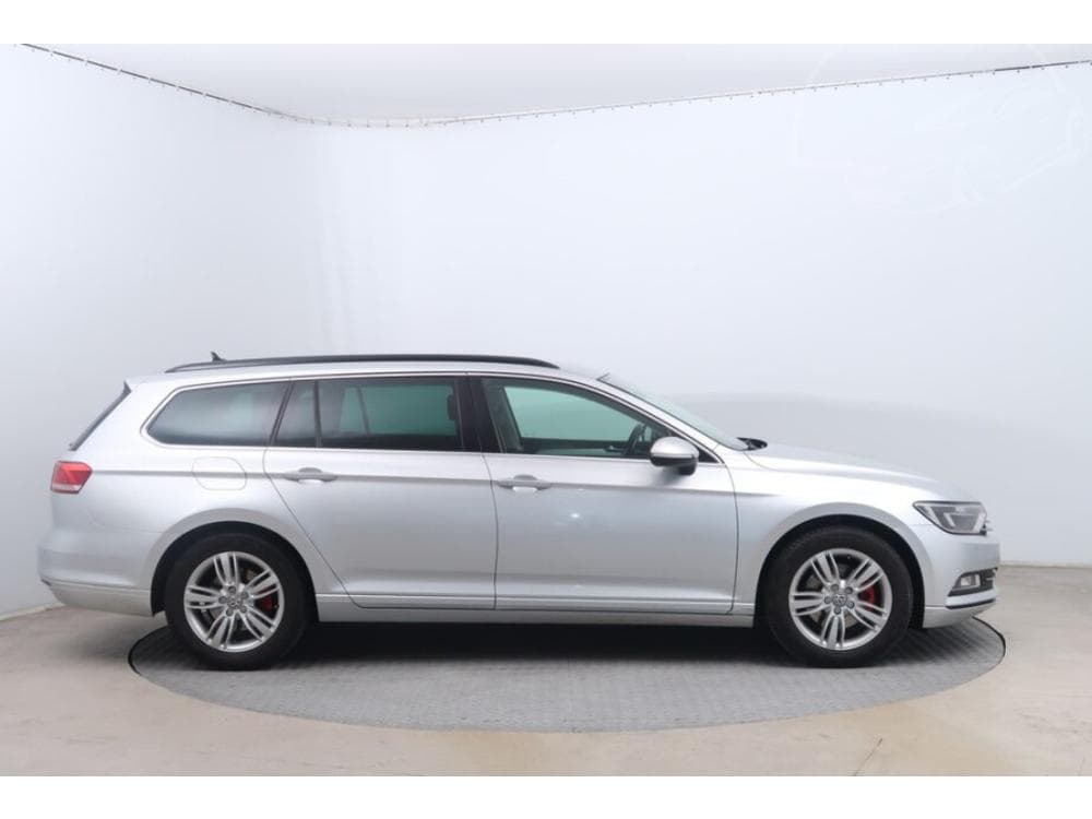 2015 Volkswagen PASSAT - 26