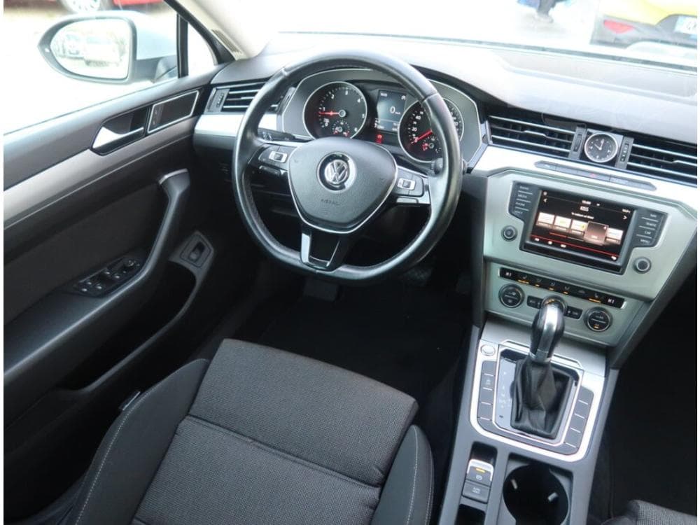 2015 Volkswagen PASSAT - 31