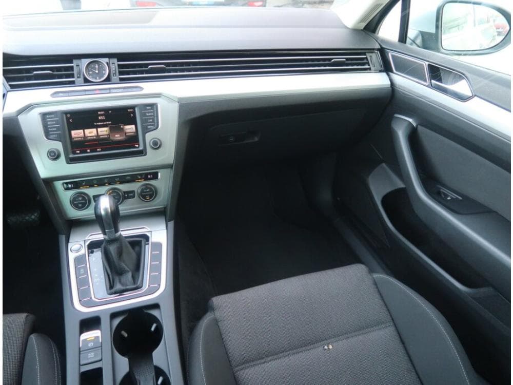 2015 Volkswagen PASSAT - 36