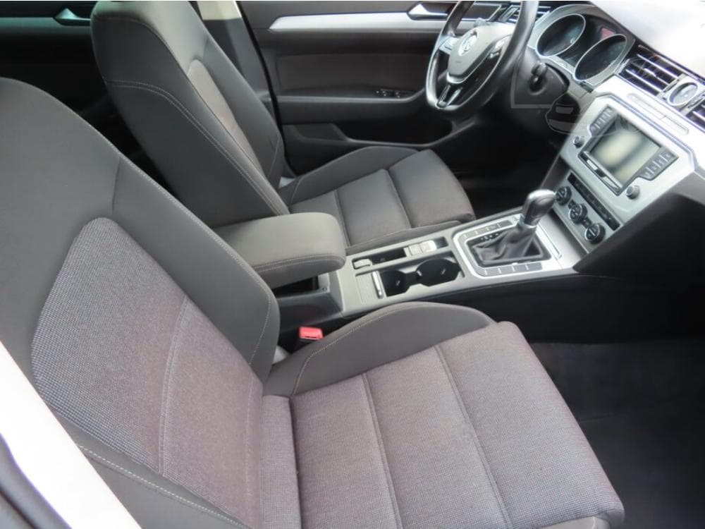2015 Volkswagen PASSAT - 41