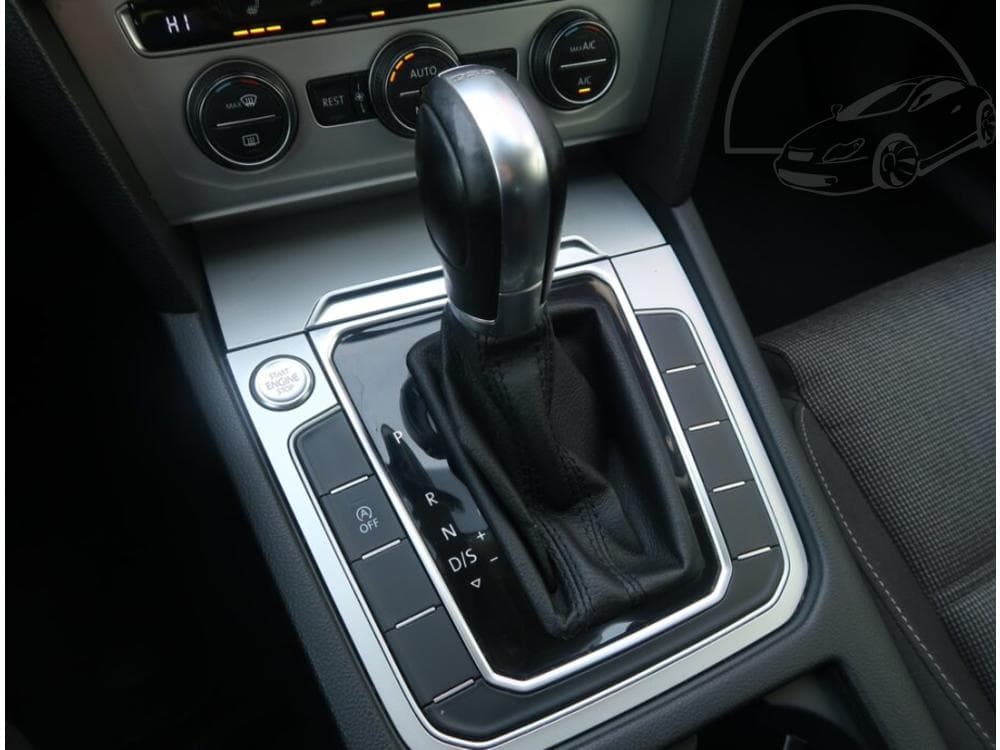 2015 Volkswagen PASSAT - 61