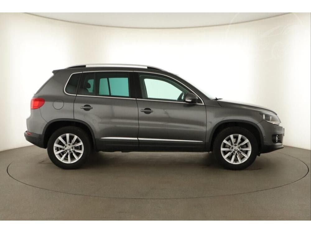 2012 Volkswagen Tiguan - 6