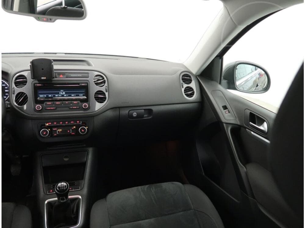 2012 Volkswagen Tiguan - 8