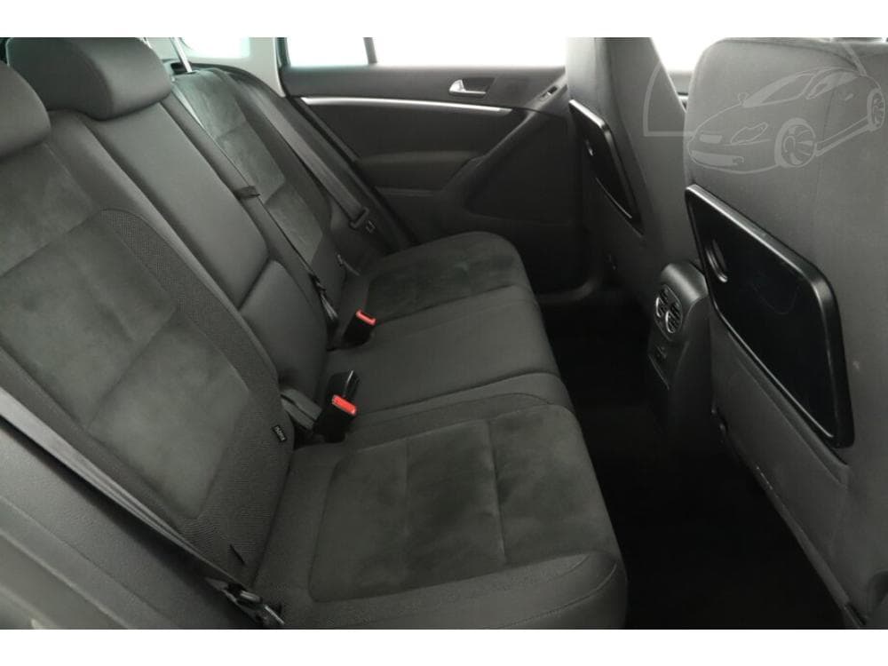 2012 Volkswagen Tiguan - 9