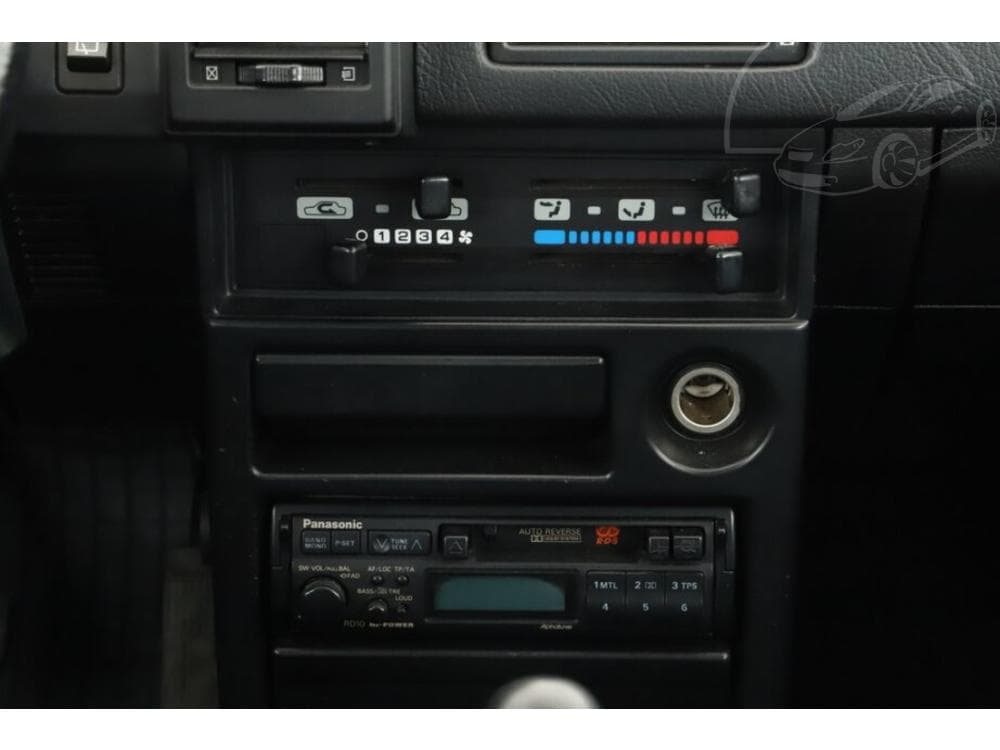 1988 Nissan SUNNY - 9