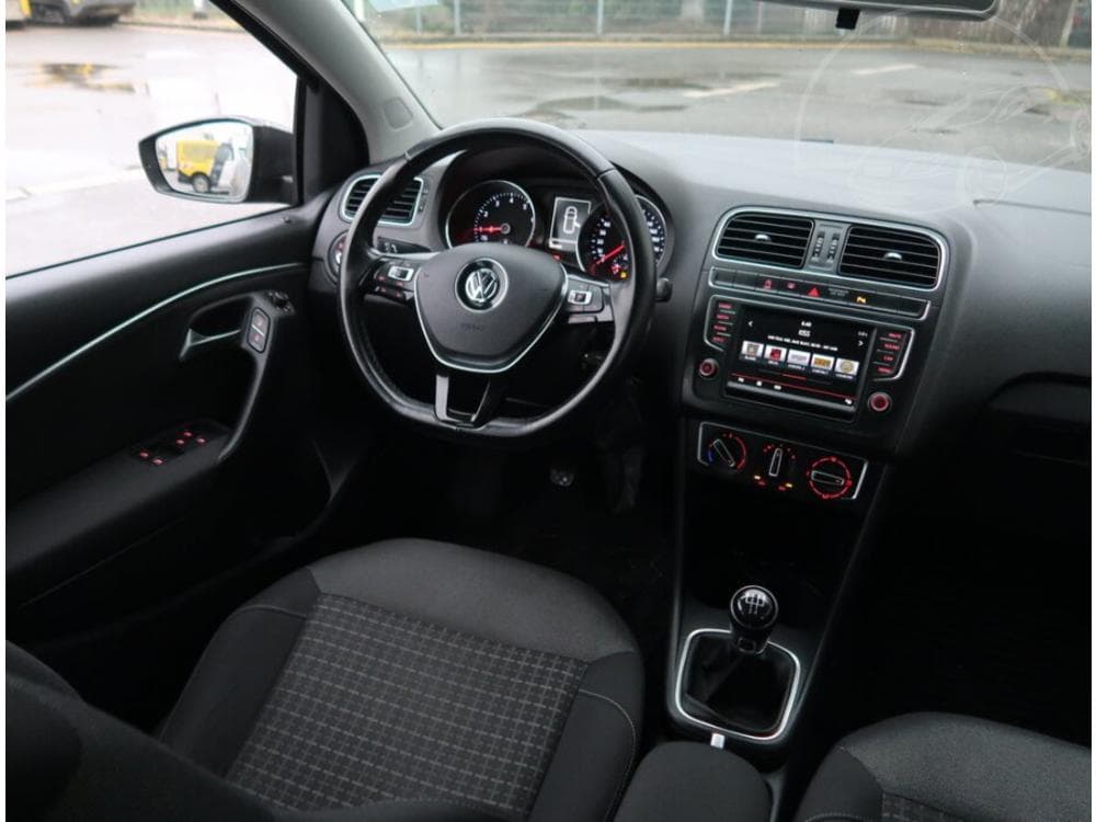 2015 Volkswagen Polo - 7