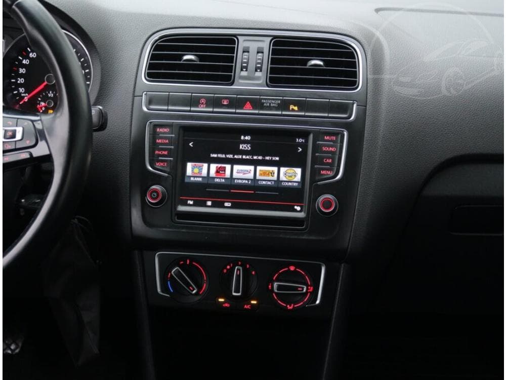 2015 Volkswagen Polo - 12