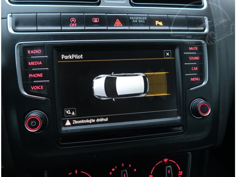 2015 Volkswagen Polo - 15