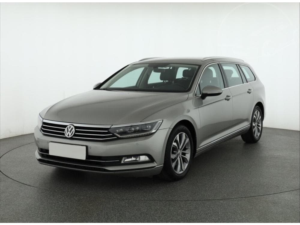 2015 Volkswagen Passat - 2