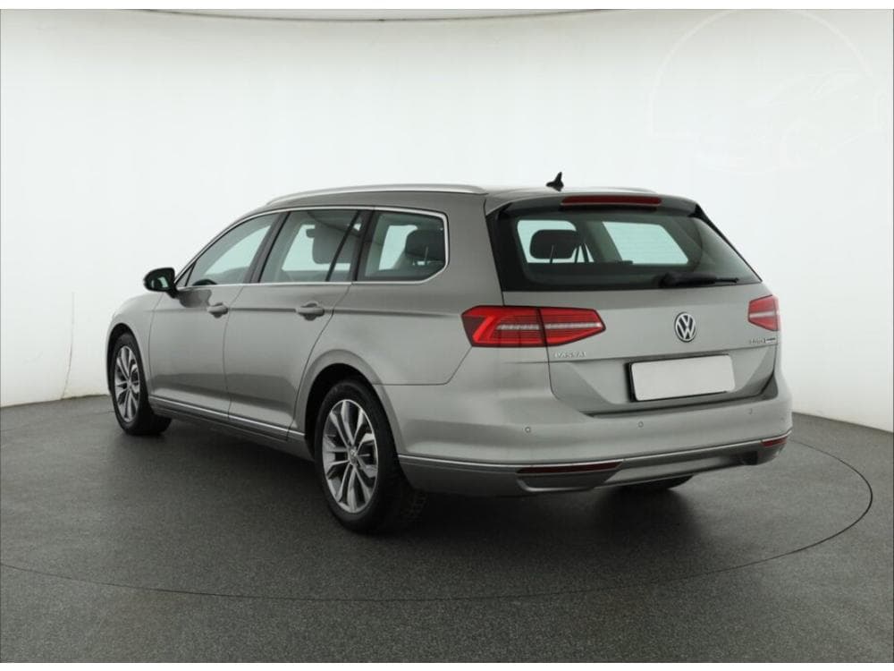 2015 Volkswagen Passat - 4