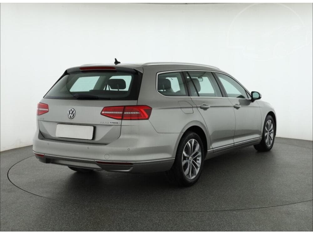 2015 Volkswagen Passat - 5