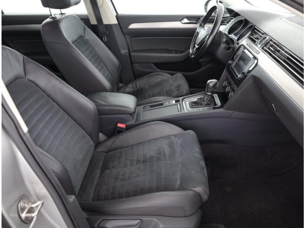 2015 Volkswagen Passat - 7