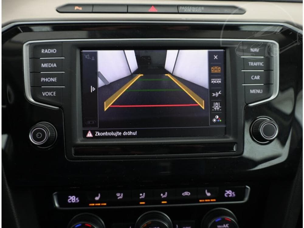 2015 Volkswagen Passat - 12