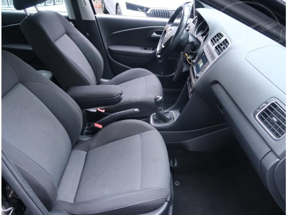 2015 Volkswagen Polo - 9