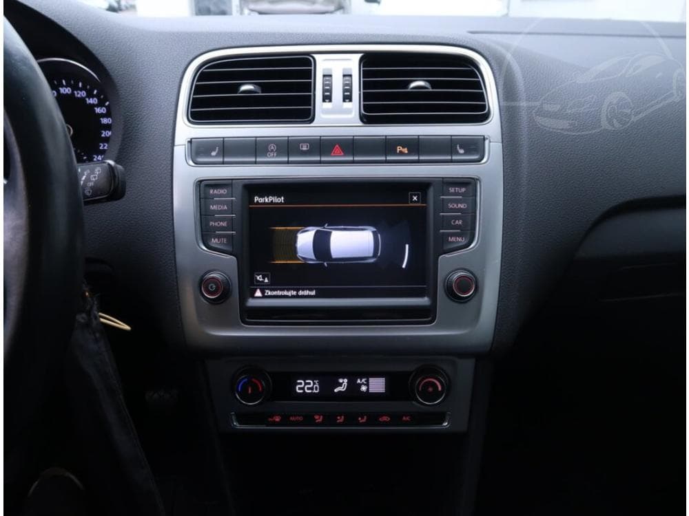 2015 Volkswagen Polo - 12