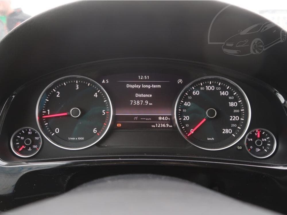 2012 Volkswagen Touareg - 11