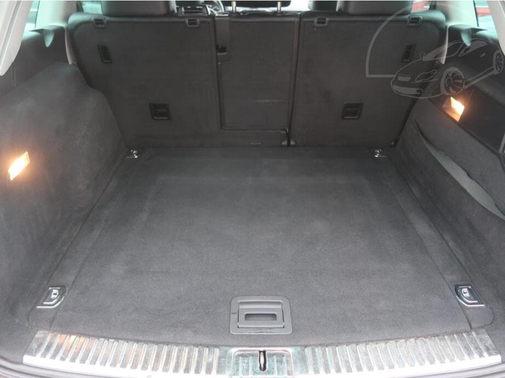 2012 Volkswagen Touareg - 14