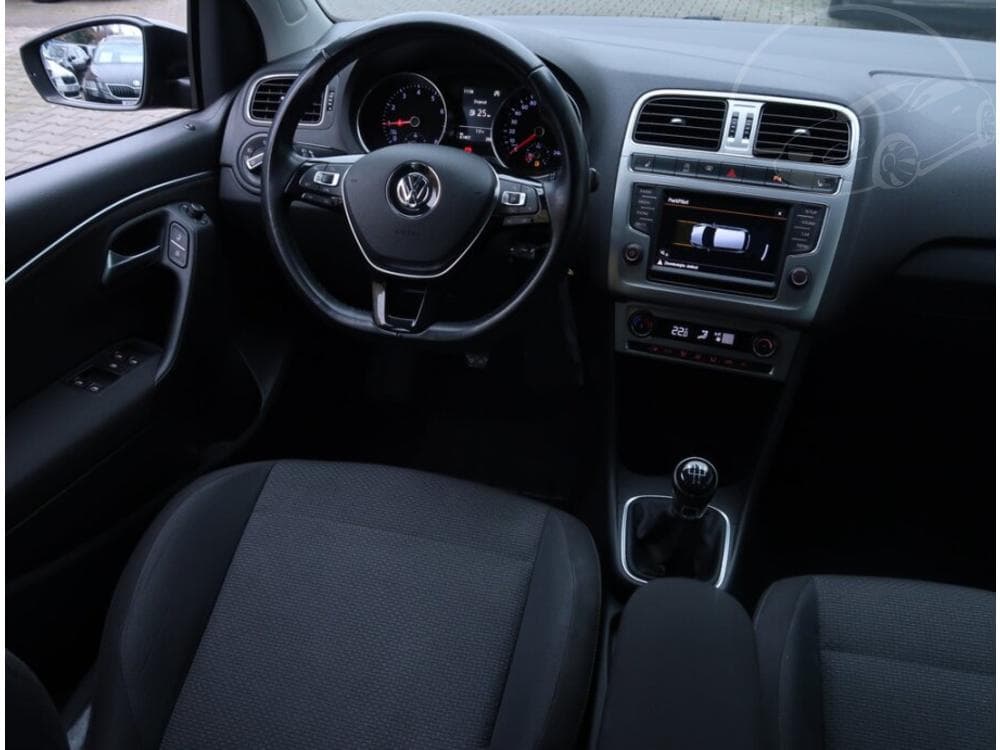 2015 Volkswagen Polo - 7