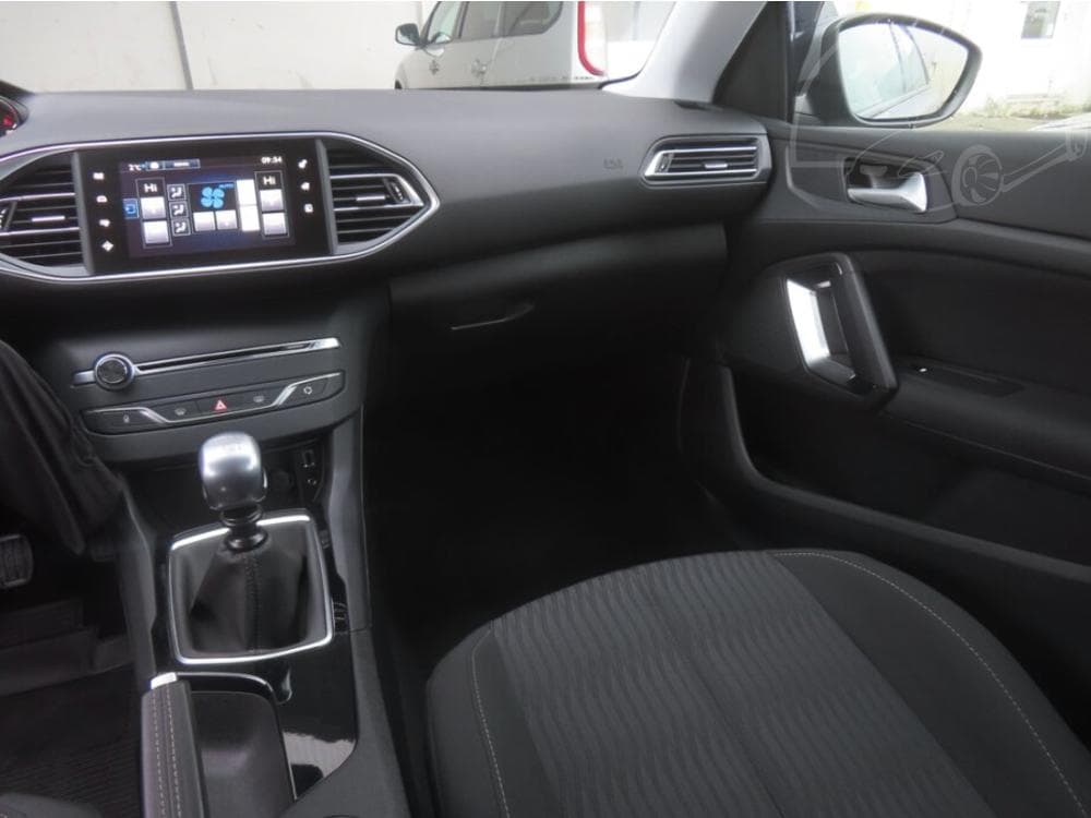 2017 Peugeot 308 - 8