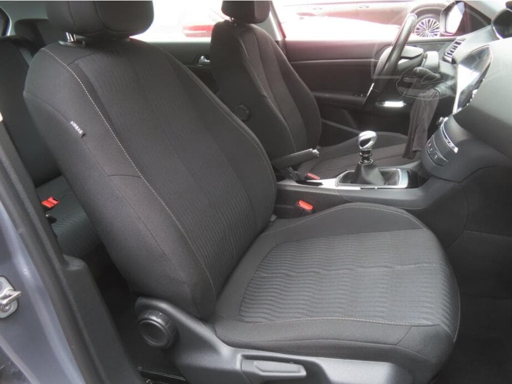 2017 Peugeot 308 - 9