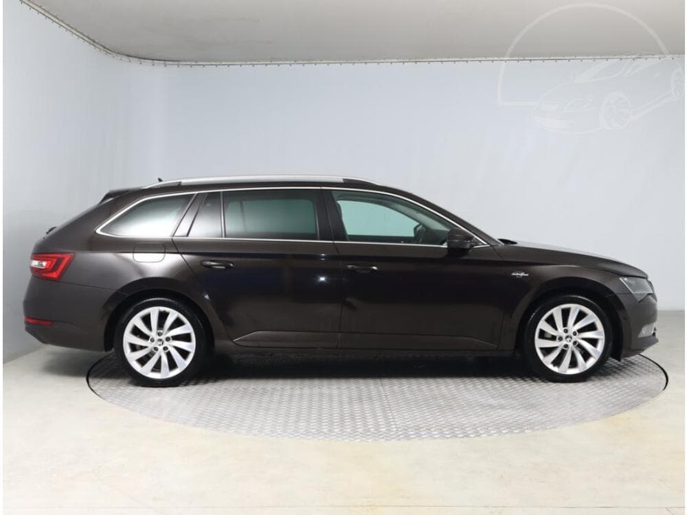 2016 Škoda SUPERB - 16