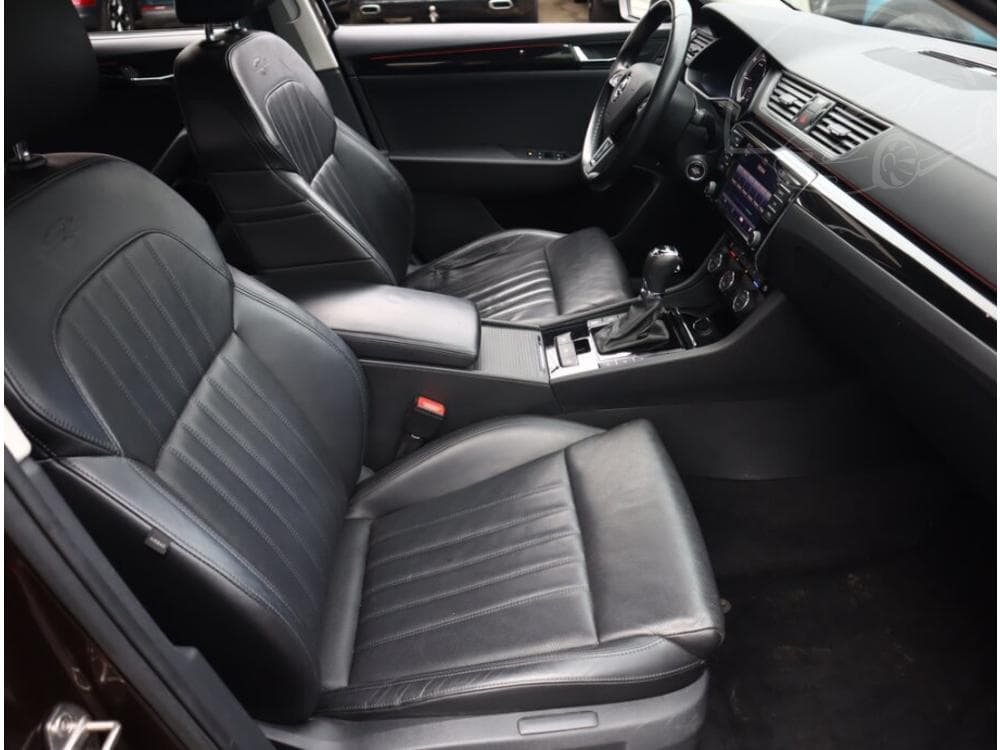 2016 Škoda SUPERB - 19