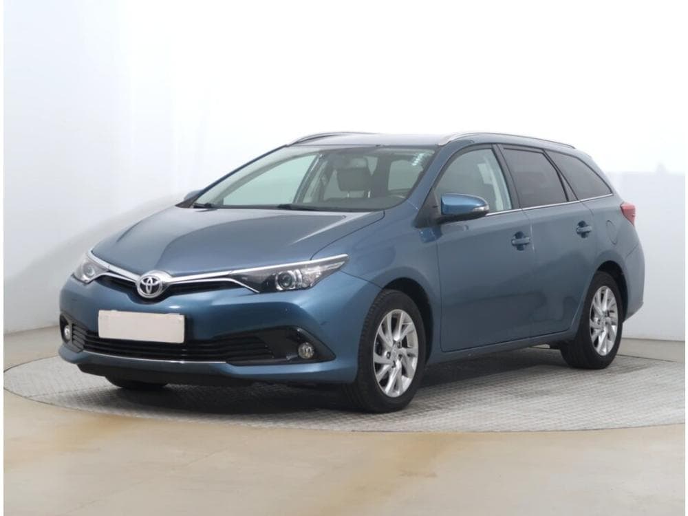 2015 Toyota Auris - 2