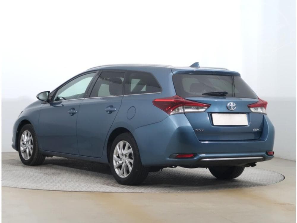2015 Toyota Auris - 4