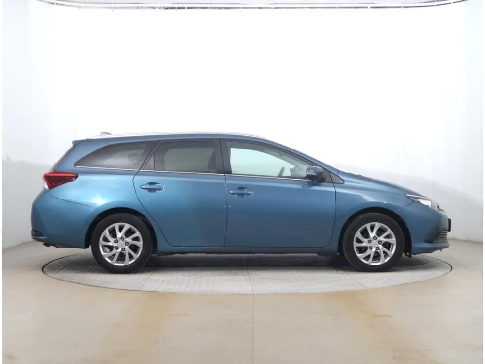 2015 Toyota Auris - 6