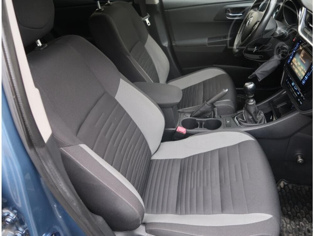 2015 Toyota Auris - 9