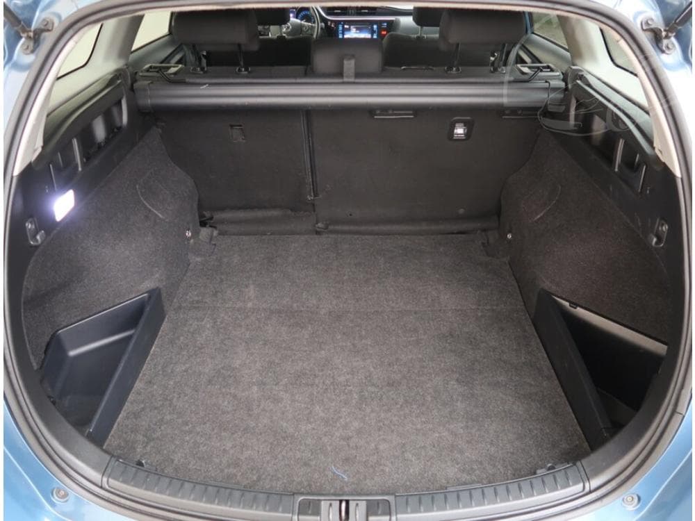 2015 Toyota Auris - 12