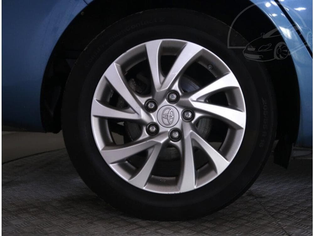 2015 Toyota Auris - 13