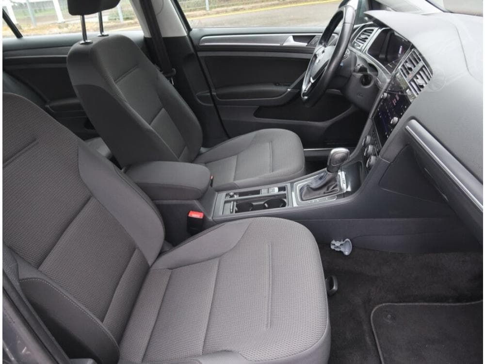 2020 Volkswagen Golf - 9